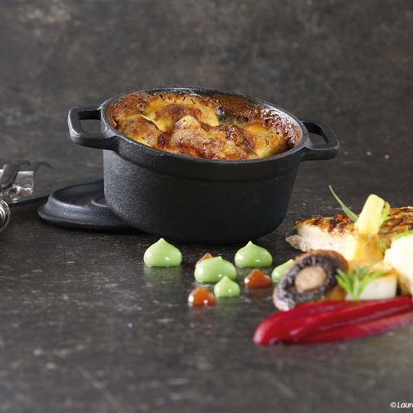 Gratin de pommes de terre de Limagne au Saint-Nectaire Fermier, Volaille d’Auvergne, légumes et pulpe de betterave rouge